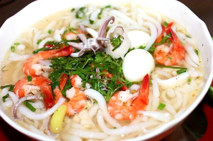 Bánh canh hải sản ở Hà Tiên.