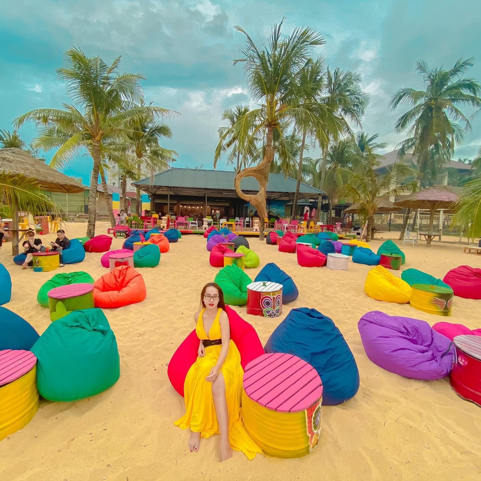 Tiki-Beach-Bar-Phú-Quốc-ivivu-1