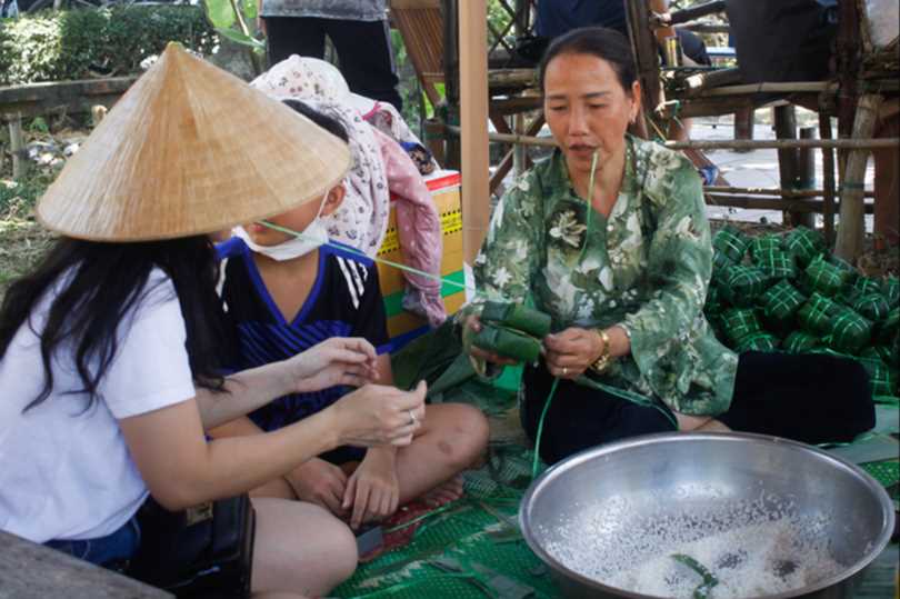 Mộc mạc, sôi động Chợ quê ngày hội tại Festival Huế 2022